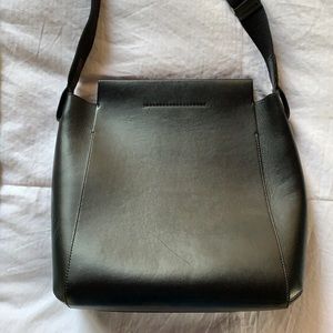 Everlane Form Bag l Black l Leather